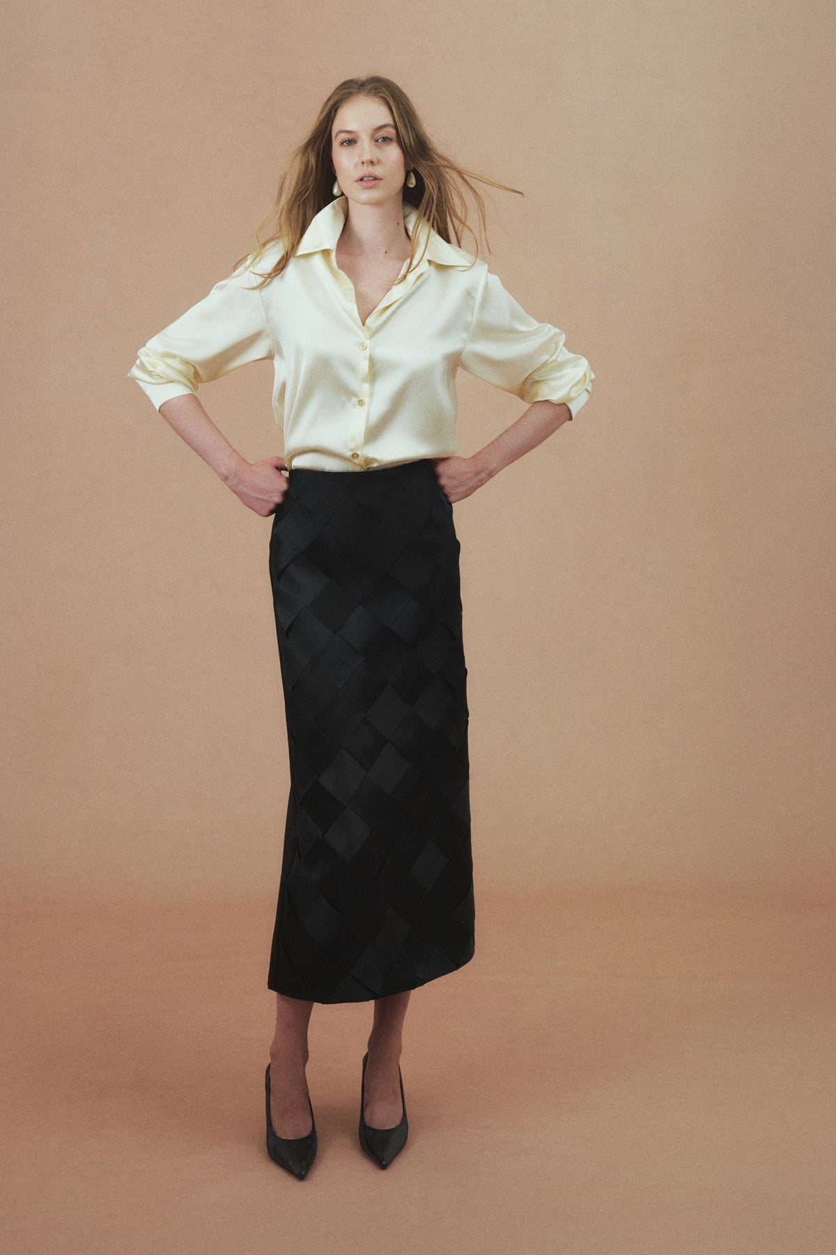 Romane Set in Cream / Black, front view
